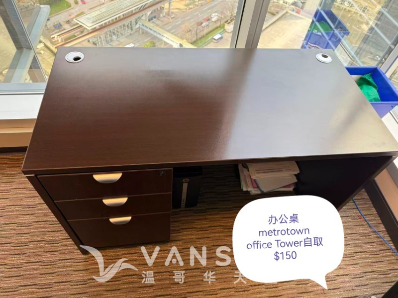 260218132320_desk 1.jpg